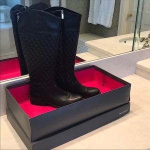 Vince Camuto Black Quilted Riding boot